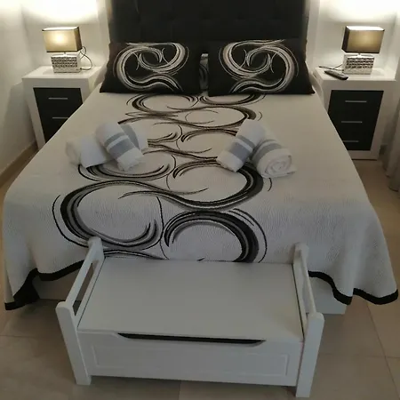 Atico Duplex Con Gran Terraza Por דניה